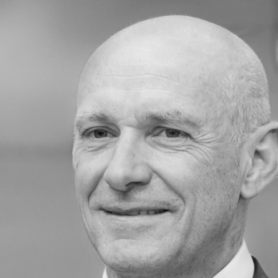 Oskar Nyberg leading budgeting workshops