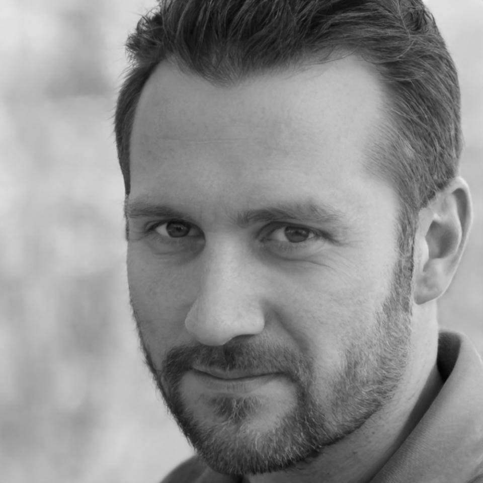 Henrik Ljungqvist instructing business finance concepts